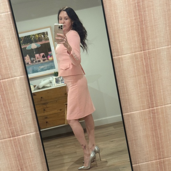 Chanel Vintage 1997P Pink Skirt Suit w 9 MOP logo buttons Sz FR 34 / US 0-2 - Picture 2 of 16